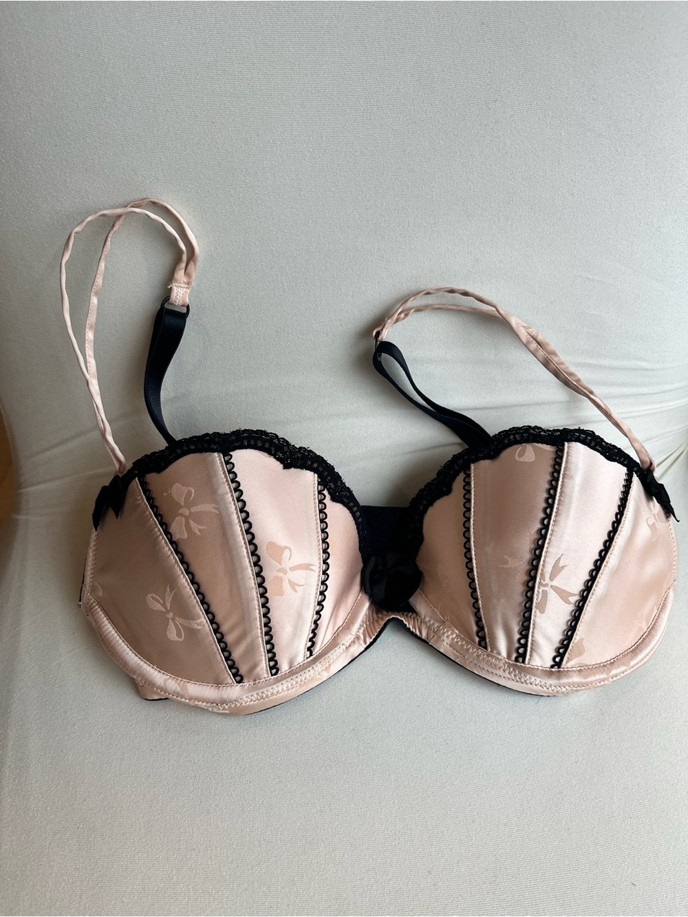 Victoria's Secret Blush Pink Push-Up Bra with‎ Black Trim